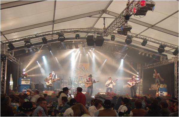 LIVE-Konzert in einem Festzelt2